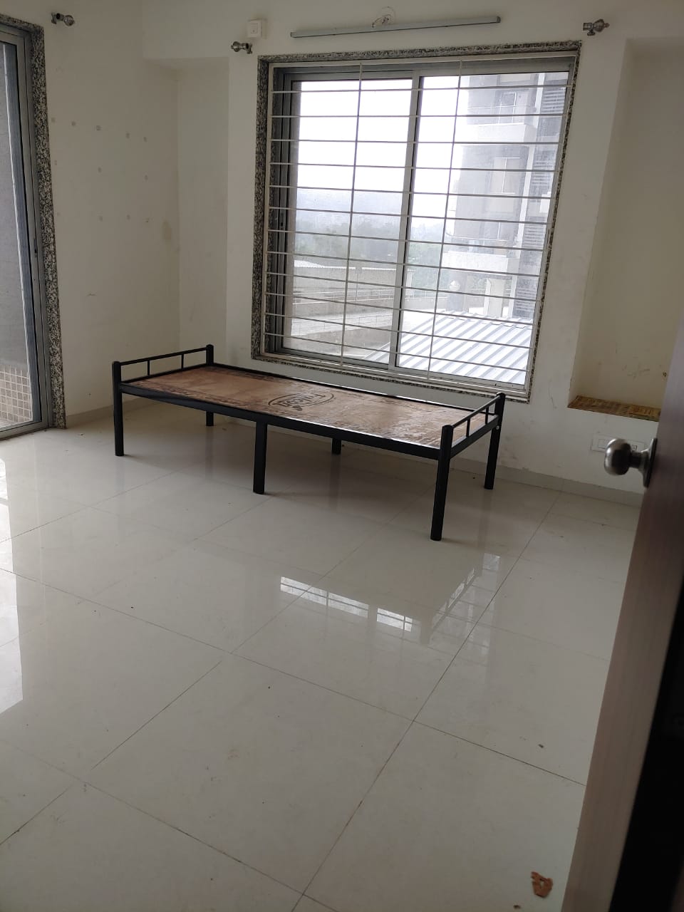 2 BHK + Servant Room 1000 Sq.Ft. Apartment in Axis Paradigm Whistling Meadows