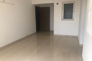 Room in 2 BHK Apartment at Runwal Forests, Kanjurmarg West – for Rent
