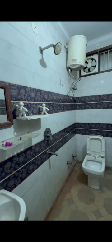 Furnished Amenities in 2 BHK Builder Floor at Uttam Nagar – for Rent