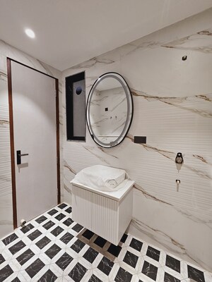 Master Bedroom in 4 BHK Builder Floor at SS Southend Floors, South City 2 – for Sale