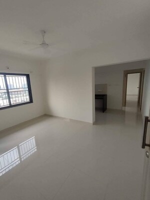 Room in 2 BHK Apartment at Kohinoor Sapphire 2, Tathawade – for Rent