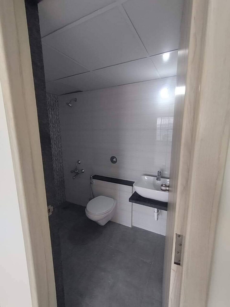 Bathroom, kohinoor-sapphire-2 2 Bedroom 660 Sq.Ft. Apartment In Tathawade Pune 9563814
