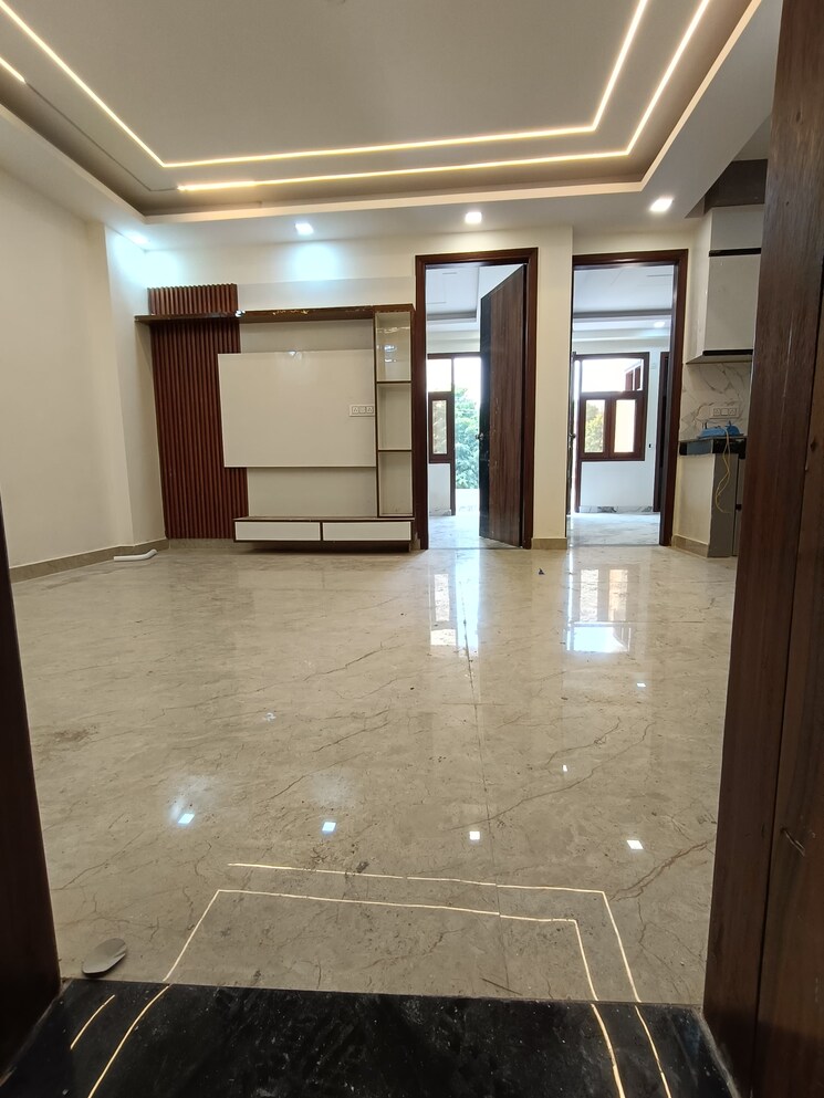 Room, shivalik colony 3 Bedroom 1800 Sq.Ft. Builder Floor In Shivalik Colony Delhi 9563806