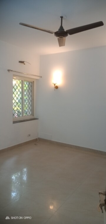 Room in 3 BHK Apartment at DDA Rosewood Apartments, Vasant Kunj – for Rent