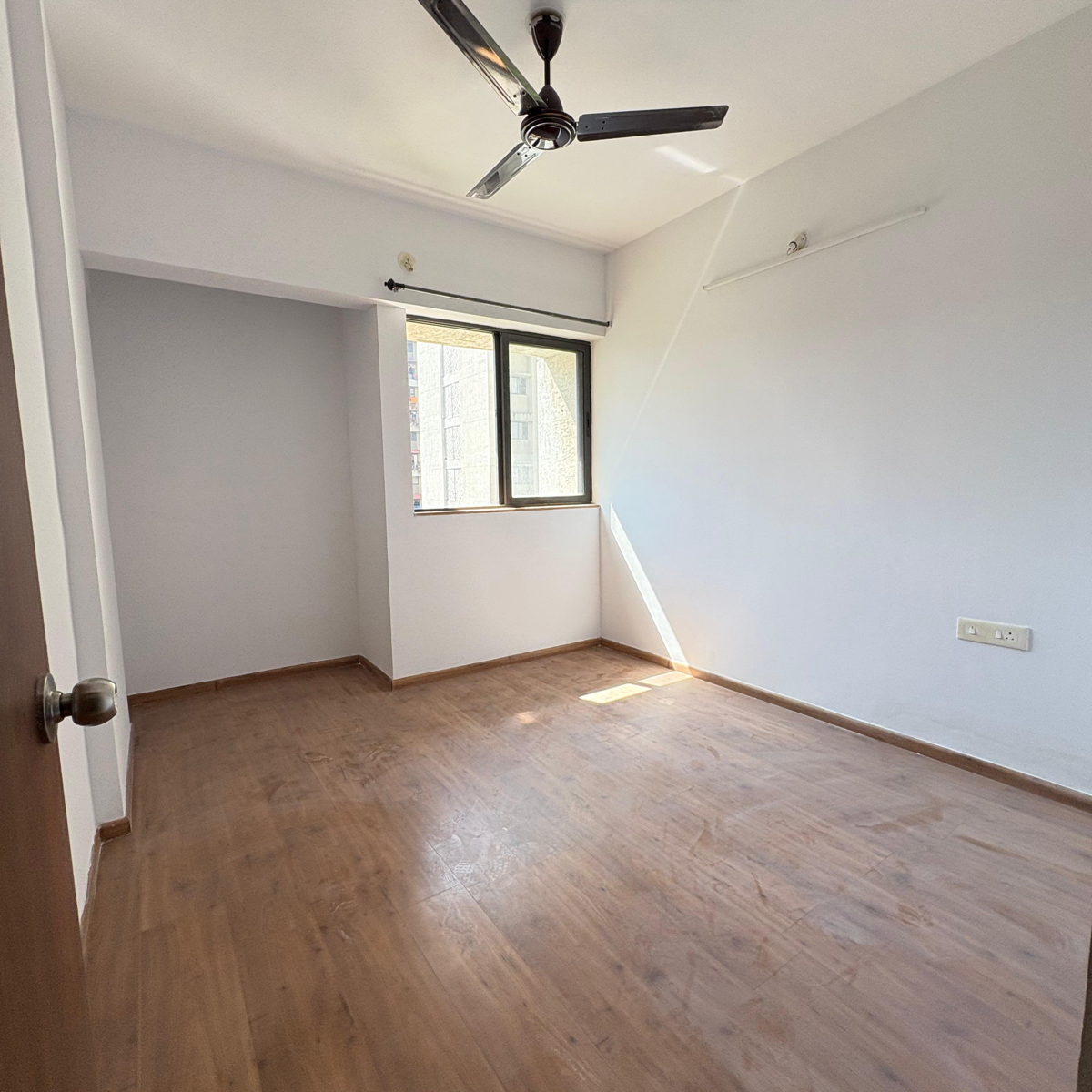 2 BHK Apartment For Sale in Lodha Lakeshore Greens