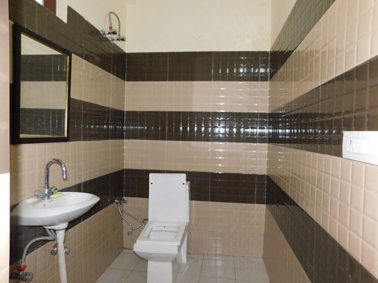 Attached Bathroom, amrapali-dream-valley 1 Bedroom 585 Sq.Ft. Apartment In Tech Zone 4 Greater Noida Greater Noida 9563879