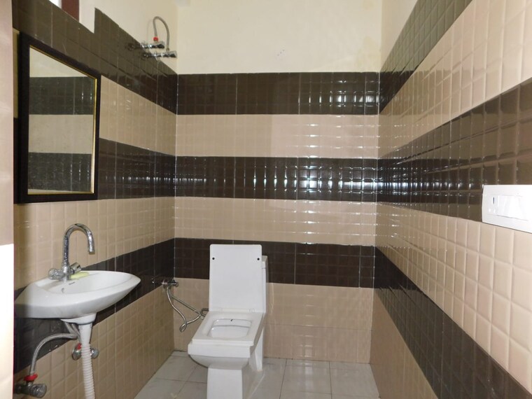 Attached Bathroom, amrapali-dream-valley 1 Bedroom 585 Sq.Ft. Apartment In Tech Zone 4 Greater Noida Greater Noida 9563879