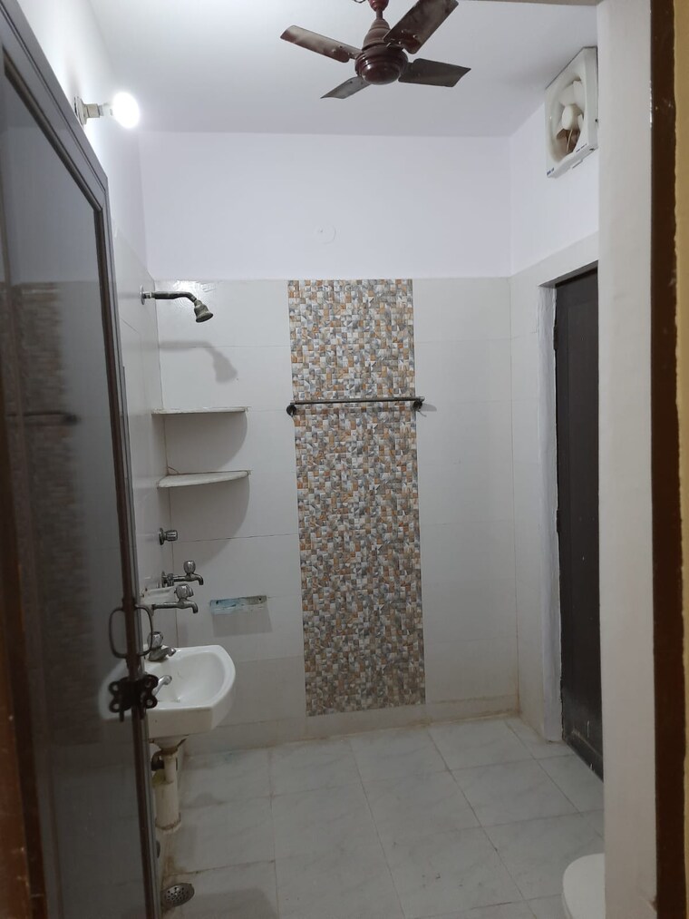 Bathroom, century-apartments 3 Bedroom 1580 Sq.Ft. Builder Floor In Sector 100 Noida 9563878
