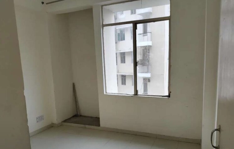 Room, husainganj 3 Bedroom 1420 Sq.Ft. Apartment In Husainganj Lucknow 9563895