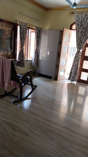 Room in 6+ BHK Independent House at Chinar Park – for Sale