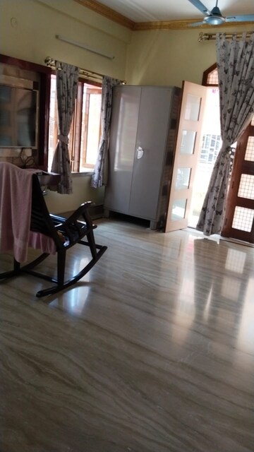 Room in 6+ BHK Independent House at Chinar Park – for Sale