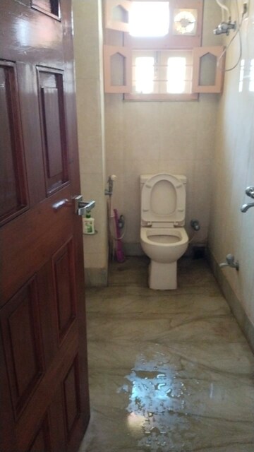 Bathroom in 6+ BHK Independent House at Chinar Park – for Sale