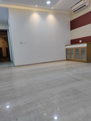 Room in 2 BHK Apartment at L&T Crescent Bay T2, Parel – for Rent