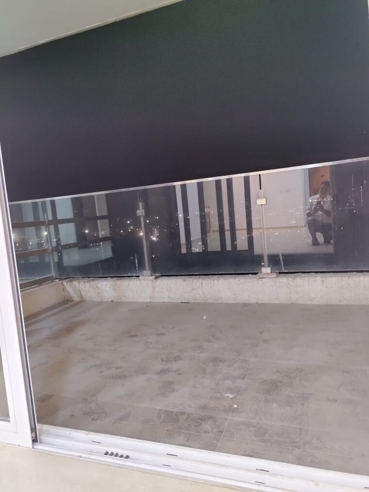  Parking, l-t-crescent-bay-t2 2 Bedroom 900 Sq.Ft. Apartment In Parel Mumbai 9563904