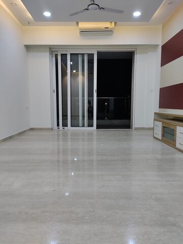 Room in 2 BHK Apartment at L&T Crescent Bay T2, Parel – for Rent