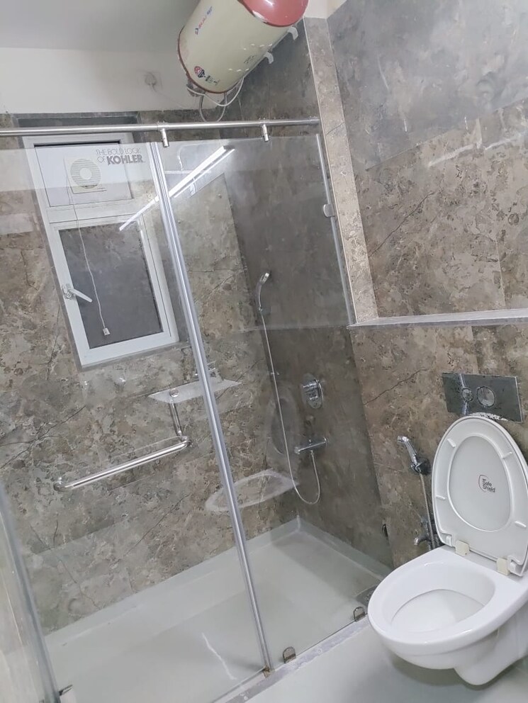 Bathroom, l-t-crescent-bay-t2 2 Bedroom 900 Sq.Ft. Apartment In Parel Mumbai 9563904
