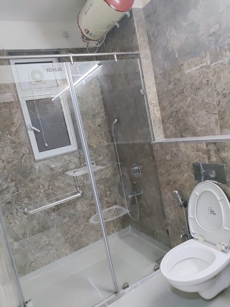 Bathroom, l-t-crescent-bay-t2 2 Bedroom 900 Sq.Ft. Apartment In Parel Mumbai 9563904