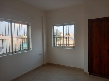 Room in 2 BHK Apartment at Cooke Town – for Rent