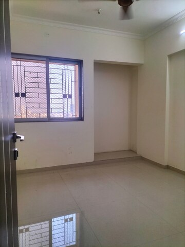 Room in 2 BHK Apartment at Vardhman Gardens, Balkum Pada – for Rent