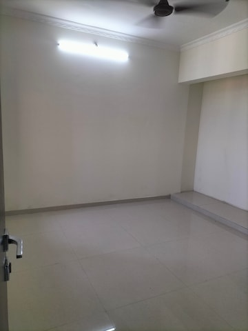 Room in 2 BHK Apartment at Vardhman Gardens, Balkum Pada – for Rent