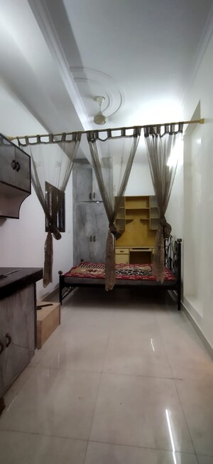 Room in 1 RK Apartment at RWA Jasola Sector 8 SFS Flat, Jasola – for Rent
