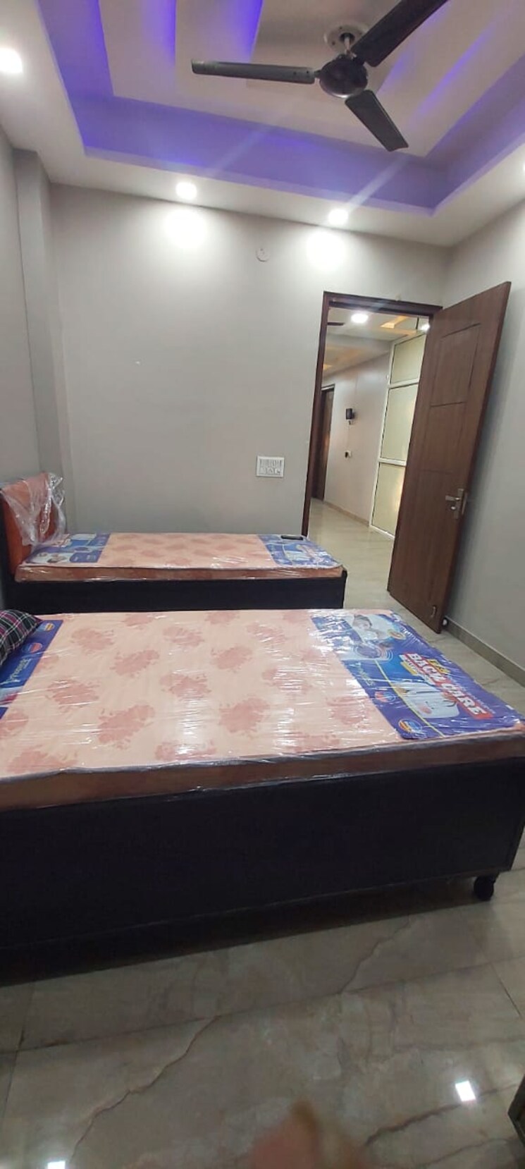 Room, sector 52 Pg For Boys & Girls In Sector 52 9563957