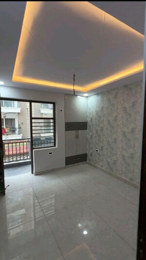 Room in 3 BHK Builder Floor at Rps Palms, Sector 88 – for Rent