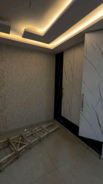 Room in 3 BHK Builder Floor at Rps Palms, Sector 88 – for Rent