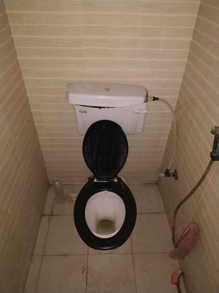 Bathroom, jasola vihar 1 Bedroom 516 Sq.Ft. Apartment In Jasola Vihar Delhi 9563971