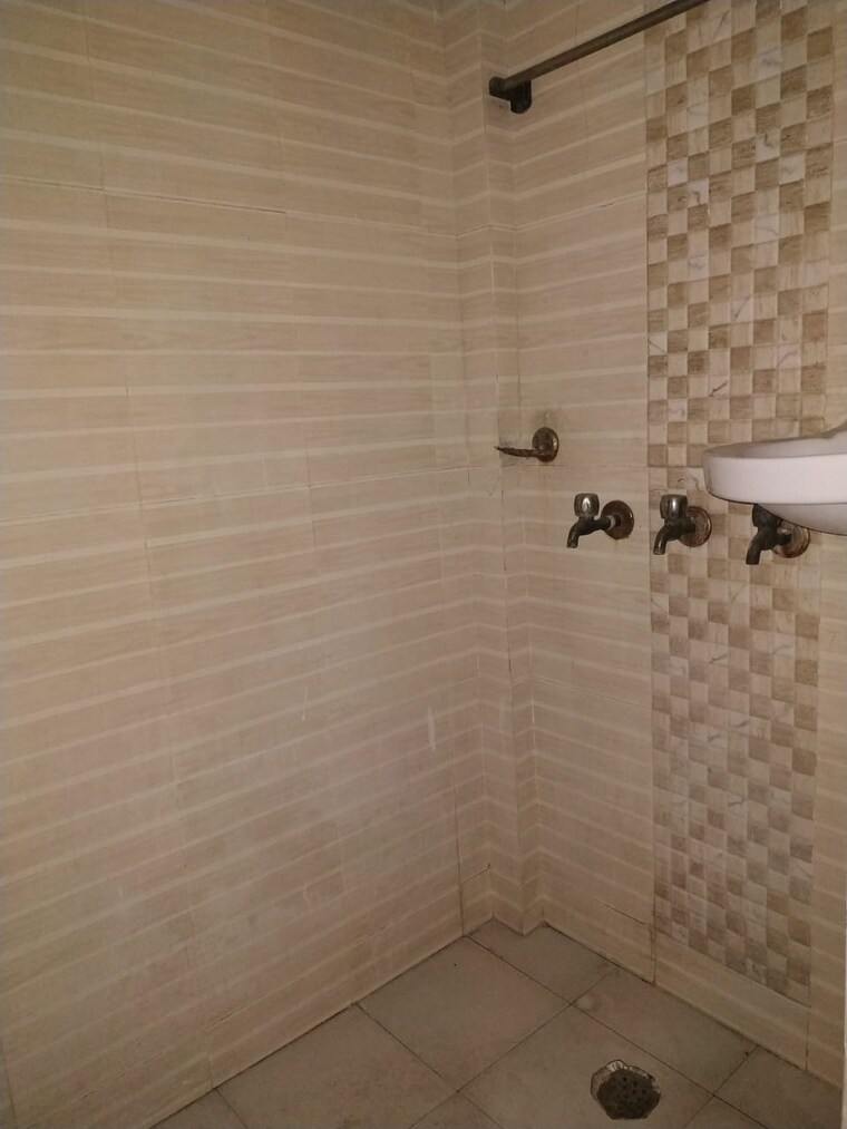Bathroom, jasola vihar 1 Bedroom 516 Sq.Ft. Apartment In Jasola Vihar Delhi 9563971