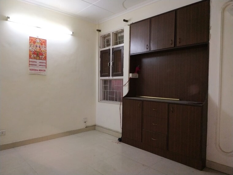 Room, jasola vihar 1 Bedroom 516 Sq.Ft. Apartment In Jasola Vihar Delhi 9563971