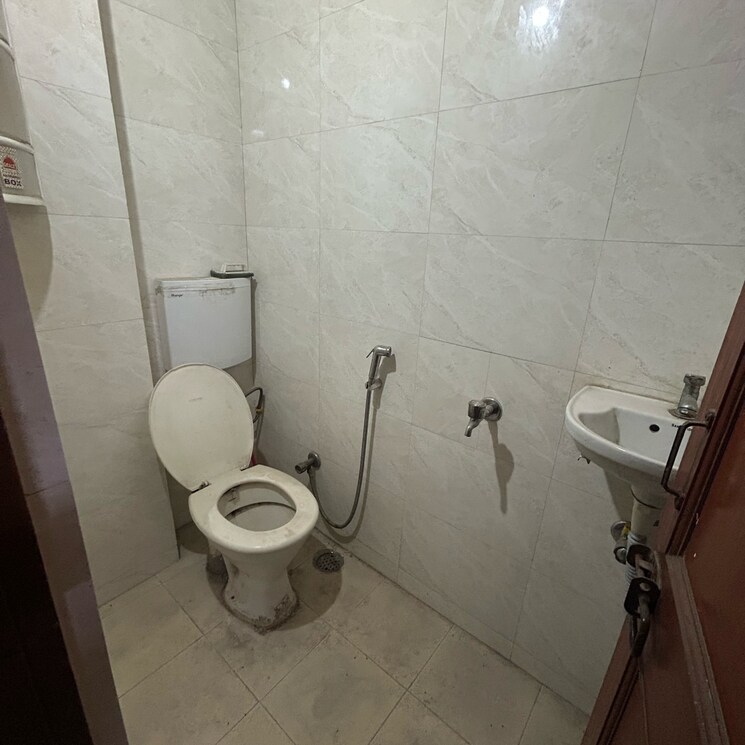 Bathroom, arjun nagar 2 Bedroom 900 Sq.Ft. Builder Floor In Arjun Nagar Delhi 9563975