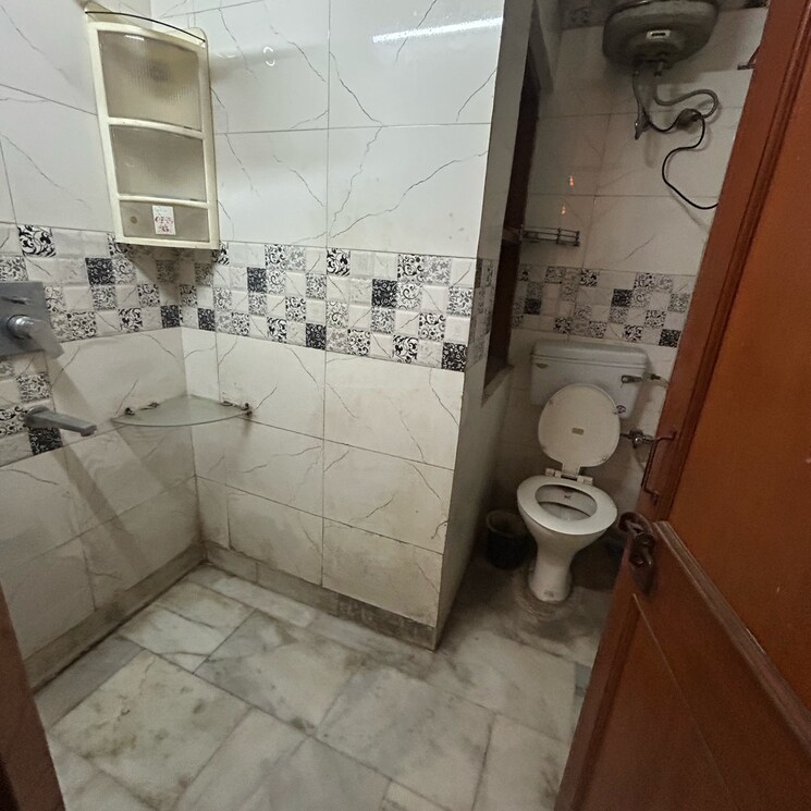 Bathroom, arjun nagar 2 Bedroom 900 Sq.Ft. Builder Floor In Arjun Nagar Delhi 9563975