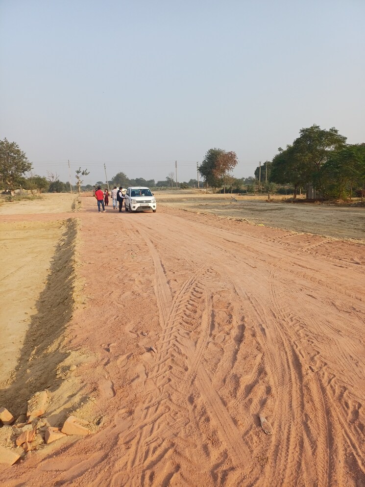 Garden, bhopani  127 Sq.Yd. Plot In Bhopani Faridabad 9563982