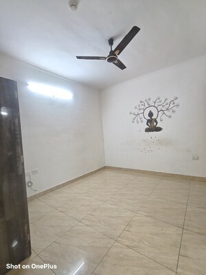 Room in 2 BHK Apartment at Gaur City 2 - 14th Avenue, Sector 16c Greater Noida – for Rent