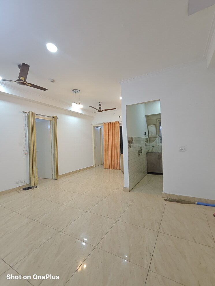 Room, gaur-city-2-14th-avenue 2 Bedroom 700 Sq.Ft. Apartment In Sector 16c Greater Noida Greater Noida 9563986