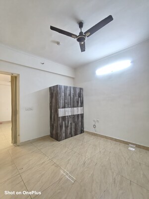 Room in 2 BHK Apartment at Gaur City 2 - 14th Avenue, Sector 16c Greater Noida – for Rent
