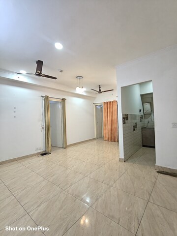 Room in 2 BHK Apartment at Gaur City 2 - 14th Avenue, Sector 16c Greater Noida – for Rent