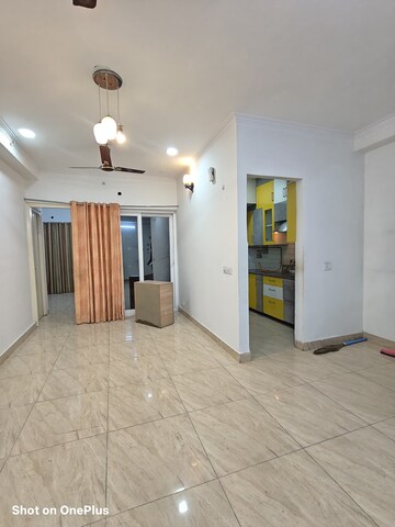 Room in 2 BHK Apartment at Gaur City 2 - 14th Avenue, Sector 16c Greater Noida – for Rent