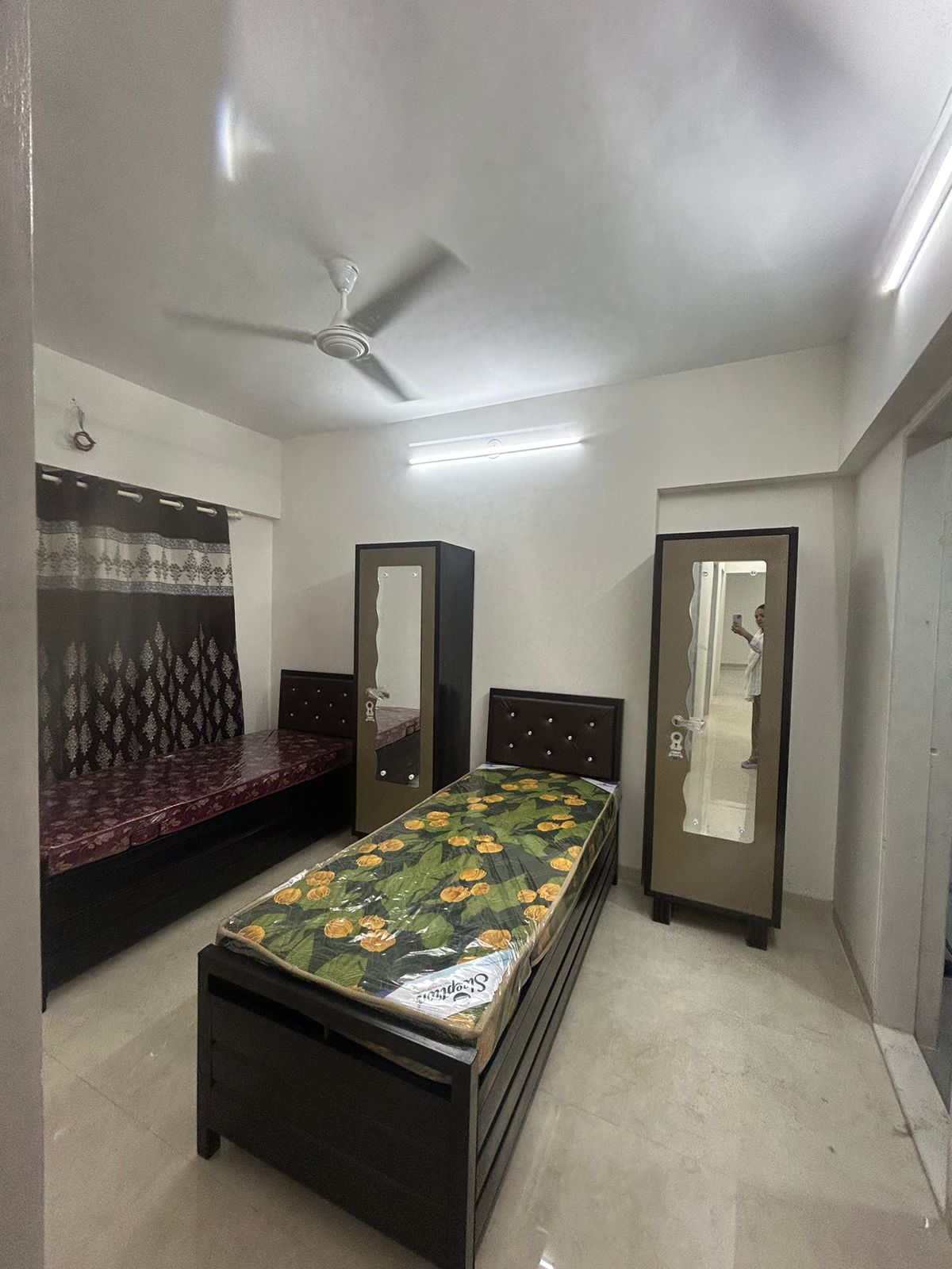 2 BHK Apartment For Rent in Azad Nagar Andheri West 