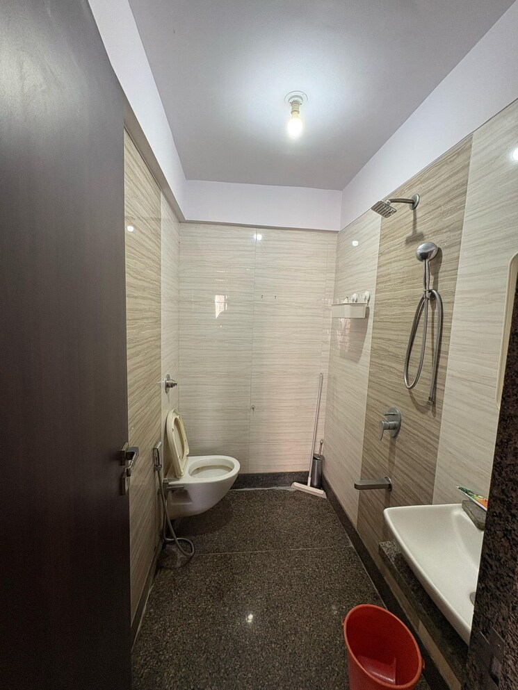 Bathroom, andheri west 2 Bedroom 675 Sq.Ft. Apartment In Andheri West Mumbai 9564008