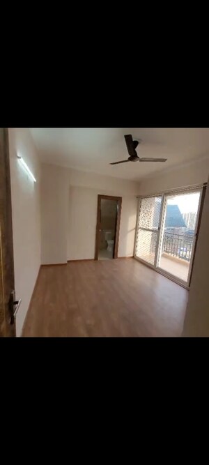 Room in 3 BHK Apartment at Amrapali Golf Homes, Sector 4 Greater Noida – for Rent