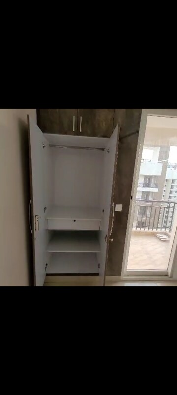 Furnished Amenities in 3 BHK Apartment at Amrapali Golf Homes, Sector 4 Greater Noida – for Rent