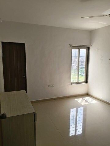 Room in 2 BHK Apartment at Shubh Aaugusta, Kharadi – for Rent