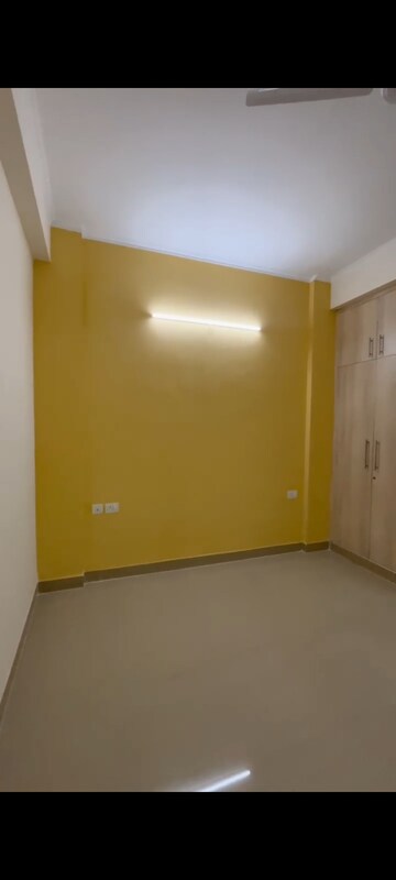 Room in 4 BHK Villa at Amrapali Dream Valley, Tech Zone 4 Greater Noida – for Rent