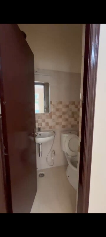 Bathroom in 4 BHK Villa at Amrapali Dream Valley, Tech Zone 4 Greater Noida – for Rent