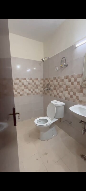 Bathroom in 4 BHK Villa at Amrapali Dream Valley, Tech Zone 4 Greater Noida – for Rent