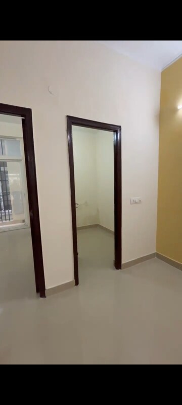 Room in 4 BHK Villa at Amrapali Dream Valley, Tech Zone 4 Greater Noida – for Rent