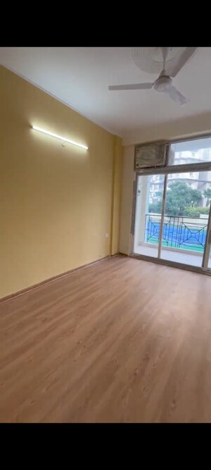 Room in 4 BHK Villa at Amrapali Dream Valley, Tech Zone 4 Greater Noida – for Rent