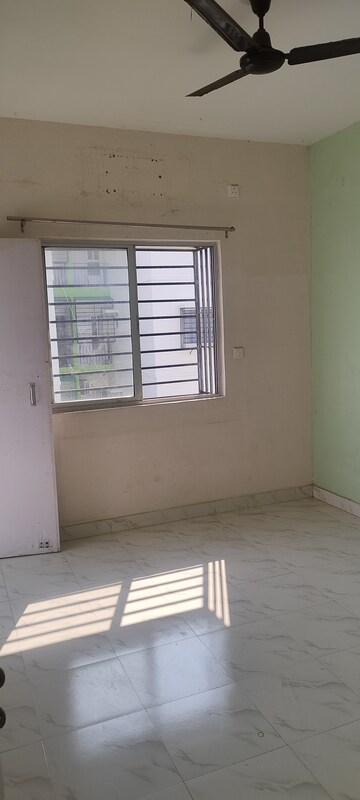 Room in 2 BHK Apartment at Kiara Residency, Sushant Golf City – for Rent